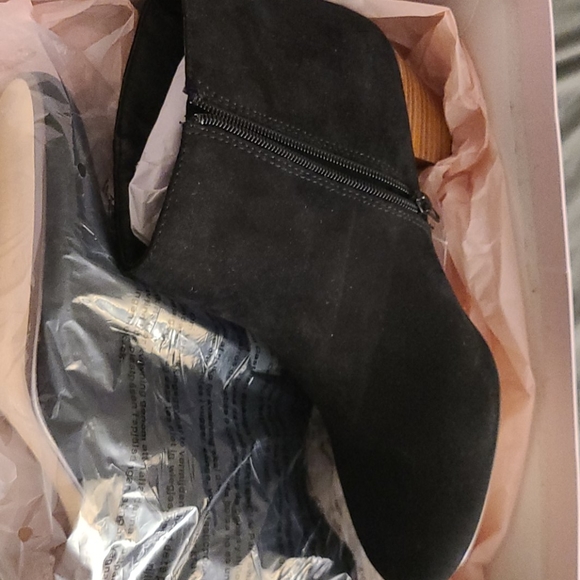 Faux suede booties - Picture 2 of 2